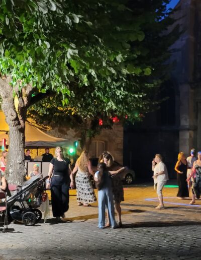 fête de l'été place de Belloy en France
